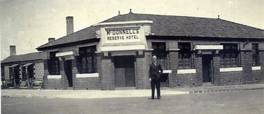 Reserve Hotel, in Mitcham c1920. Note the rooms of the old wing on the left.