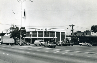 Australia Post building in Nunawading taken from the corner of Springvale Road and Shady Grove