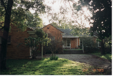 house built in 1951 at 124 Blackburn Road, by Sydney Geal. Bricks and ceramic tiles used in the house were made at Geal's Pottery 266-272 Springvale Road, Nunawading
