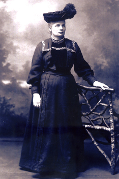 Mary Jane Tainton (nee Course) taken c1900. She was the daughter of William and Sarah Anne Course of Forest Hill .