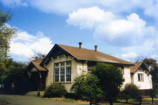Vermont Primary School No.1022 on the original site on the north-west corner of the junction of Mitcham and Canterbury Roads.