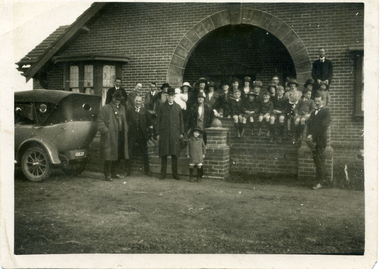 E.E. Walkers' grandchildren in front of his house at 8 Meerut Street Mitcham in 1923. Car on left of photograph