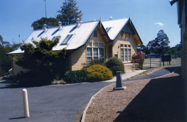 Original Vermont Primary School building, now on the Nurlendi Road site. c 2001