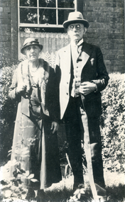 Mr and Mrs Edgar Edwardes Walker, while visiting Hartshill, England in 1934. 
