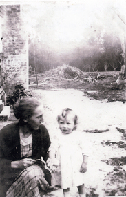 Mrs Johns and her daughter Frances at Mitcham c1930
