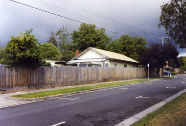Winchcombe family home on the corner of Doncaster East and Glen Roads, Mitcham in 2006