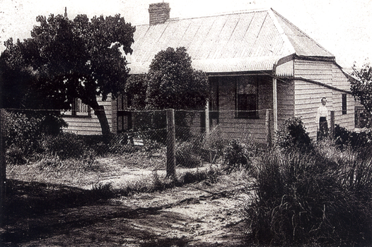 Lowen home at East Burwood in the mid 1920s. 