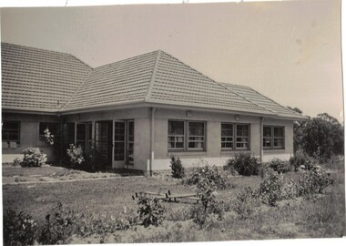 The outside of the nursery wing of the Forest Hill residential Kindergarten in 1938.