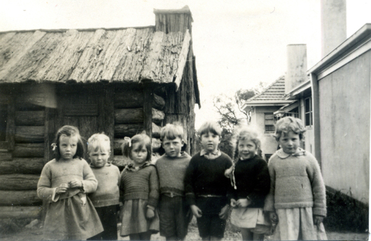 Children from Montague and Renown Kindergarten at the Forest Hill Residential Holiday Home. 