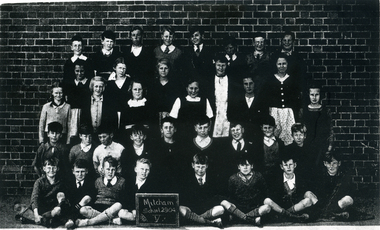 Grade 5 at Mitcham State School In 1940.