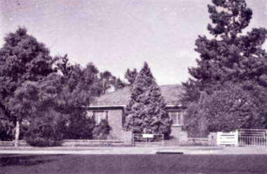 Home of John & Loise Gearing at 85 Springvale Road Nunawading in the 1960s
