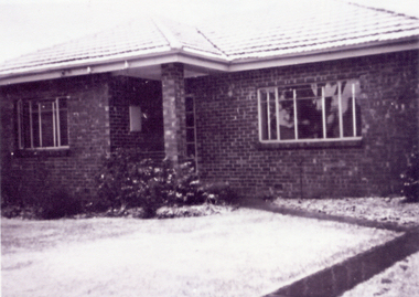 Home of John & Loise at 85 Springvale Road Nunawading in the 1952. 