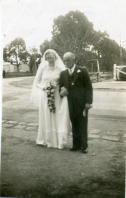 Frances Johns with her father, Mr. Francis Johns, on her wedding to George Warren on 12th August 1950.