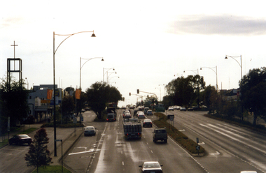 Lights are at the junction of Whitehorse and Mitcham Roads and traffic on left is heading east towards Ringwood. 