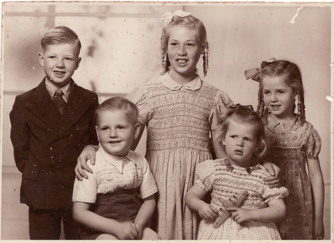 Family of Mervyn and Florence Fankhauser of East Burwood.
