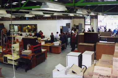 pening of the Eastern Emergency Relief Network, 10-12 Thornton Crescent, Mitcham on April 13 1999. 