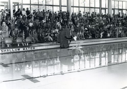 Black and white photo of people gathered to celebrate what was then called the Nunawading Pool. 