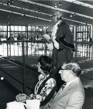  Mayor ( Ray Meagher ) and two dignitaries at the opening of the Nunawading pool.