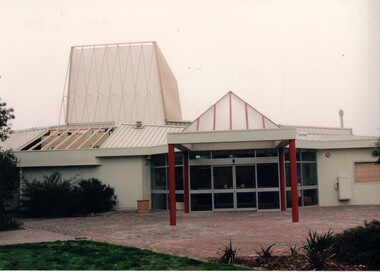 Coloured photograph of the Whitehorse Art Centre. 