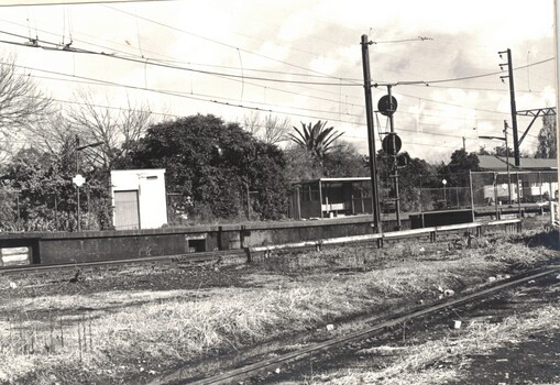 Black & white photo of south side Blackburn Railway Station 1978