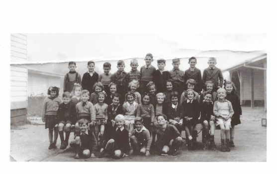 Class photograph 1st Grade 1950