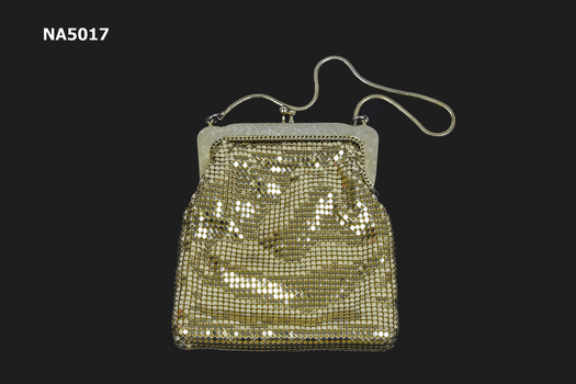 Small, gold mesh evening bag, ball-clip clasp: 