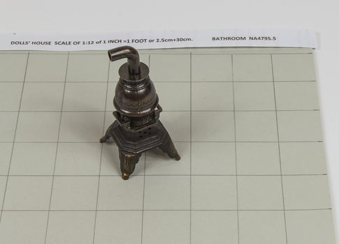 Pot-bellied stove with chimney