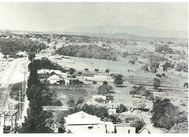 View of Heatherdale Road Mitcham looking east toward Ringwood.