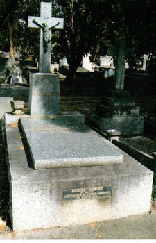 A grave of the Harvey family.