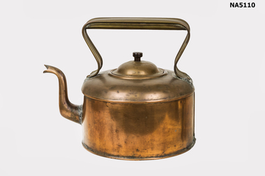 Copper kettle with lid and spout.