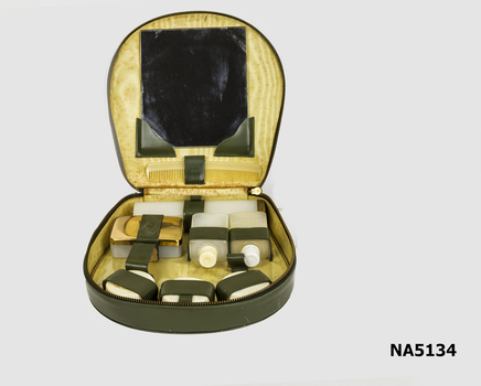 Green leather beauty case
