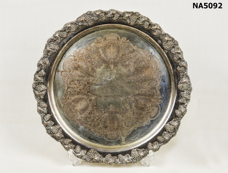 Metal decorative round tray.