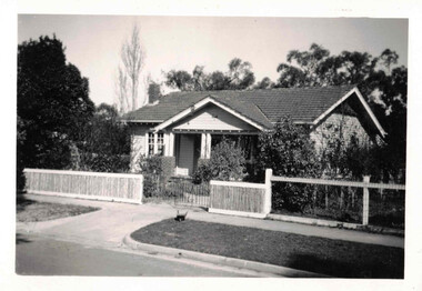 18 Parkside Street, Blackburn. 3130. Circa 1954-1960. House.