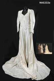 1942 Pink silk satin dress with fitted bodice 