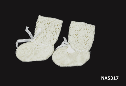  Woollen handknitted baby shawl