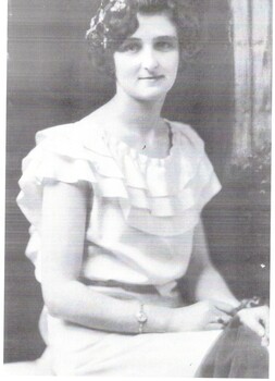 Edna Fels Debutante Ball  Box Hill Town Hall 1929. All debs holding scarves ( not flowers)