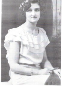 Edna Fels Debutante Ball  Box Hill Town Hall 1929. All debs holding scarves ( not flowers)
