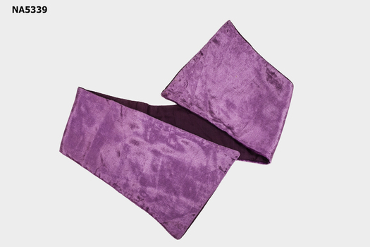 A ladies' scarf.