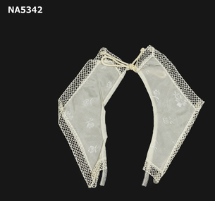  Child's nylon collar  