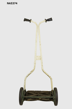 Hand lawnmower