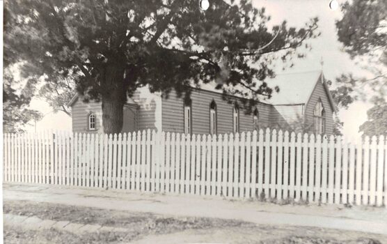 Church of Christ in Mitcham surrounded by picket fence built in 1934?