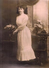 Alice Tanner nee Schwerkolt on her wedding day 1913.