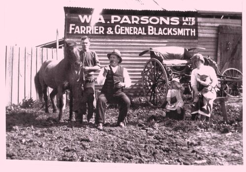 Blacksmiths at the corner of Highbury Road and Blackburn Road East Burwood
Owner William Parsons 1920 -1929