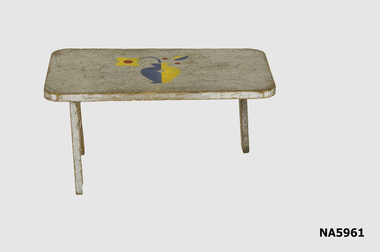 Toy dining table