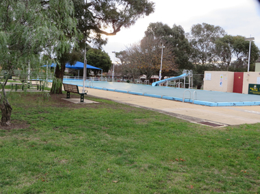 Photograph - Colour, Clare Gervasoni, Brown Hill Swimming Pool, 2016, 01/06/2016