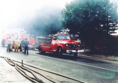 Photograph, Castlemaine Woolen Mill on fire