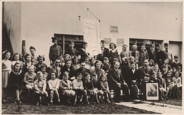 Photograph (item) - Students and staff, Carlton, 1947