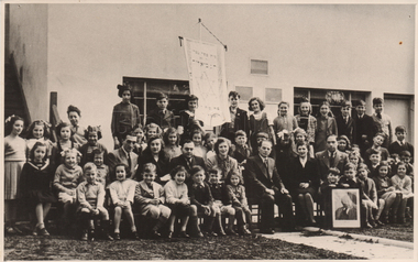 Photograph (item) - Students and staff, Carlton, 1946, 1947