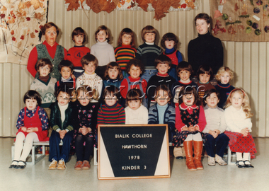 Photograph (item) - Kinder 3, 1978