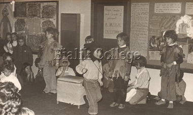 Photograph (Item) - Prep, Grade 1 and Grade 2 students giving a musical performance, 1977, 1977